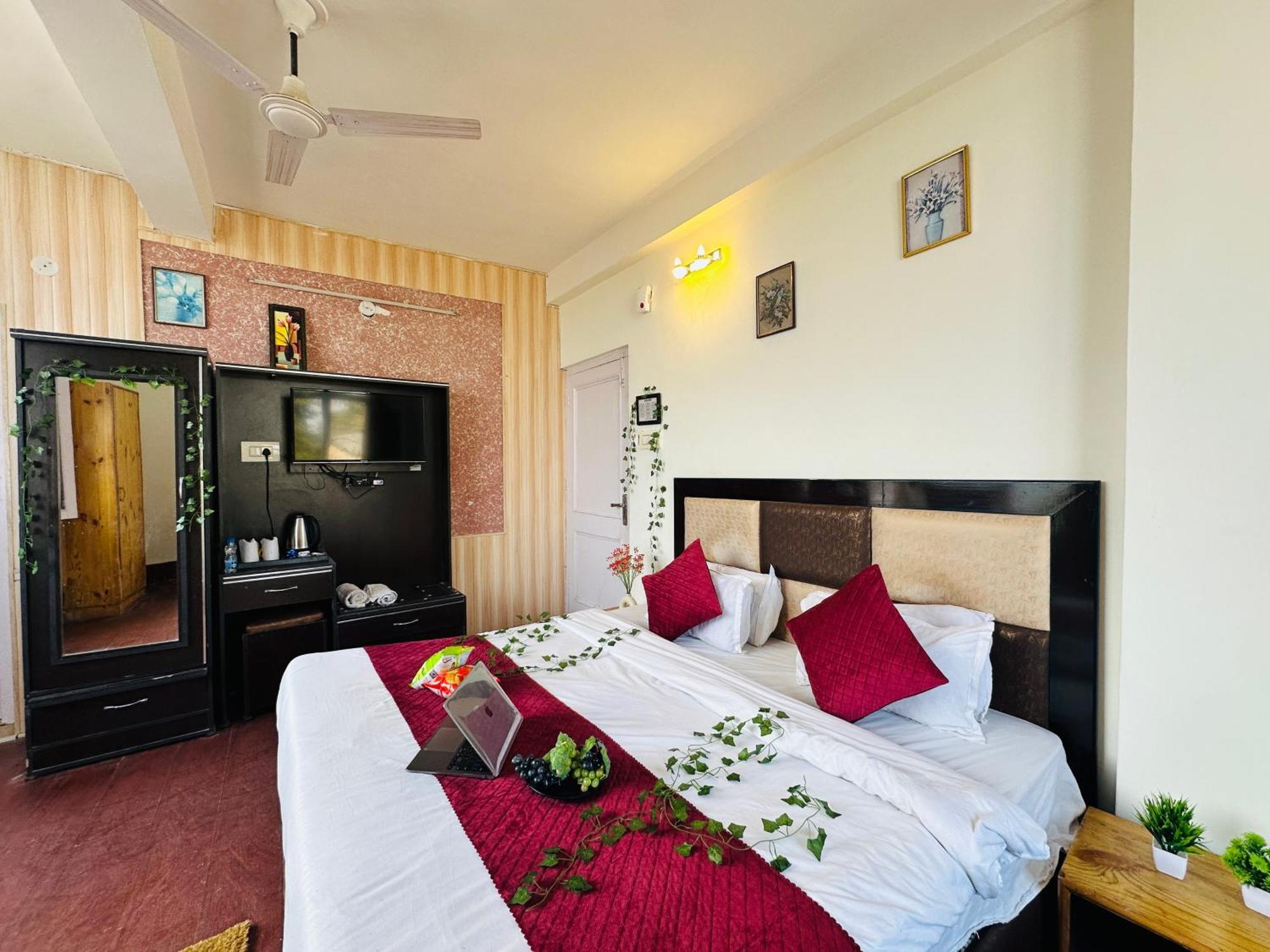 Hotel Mini Switzerland In Dalhousie Exterior photo
