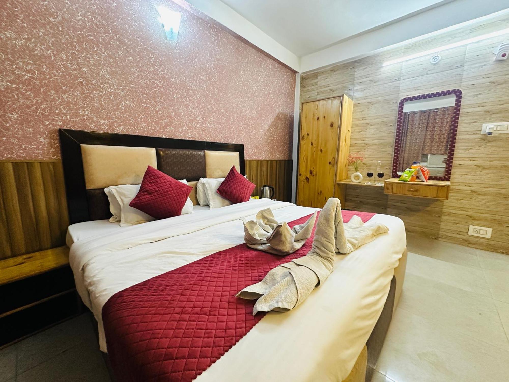 Hotel Mini Switzerland In Dalhousie Exterior photo